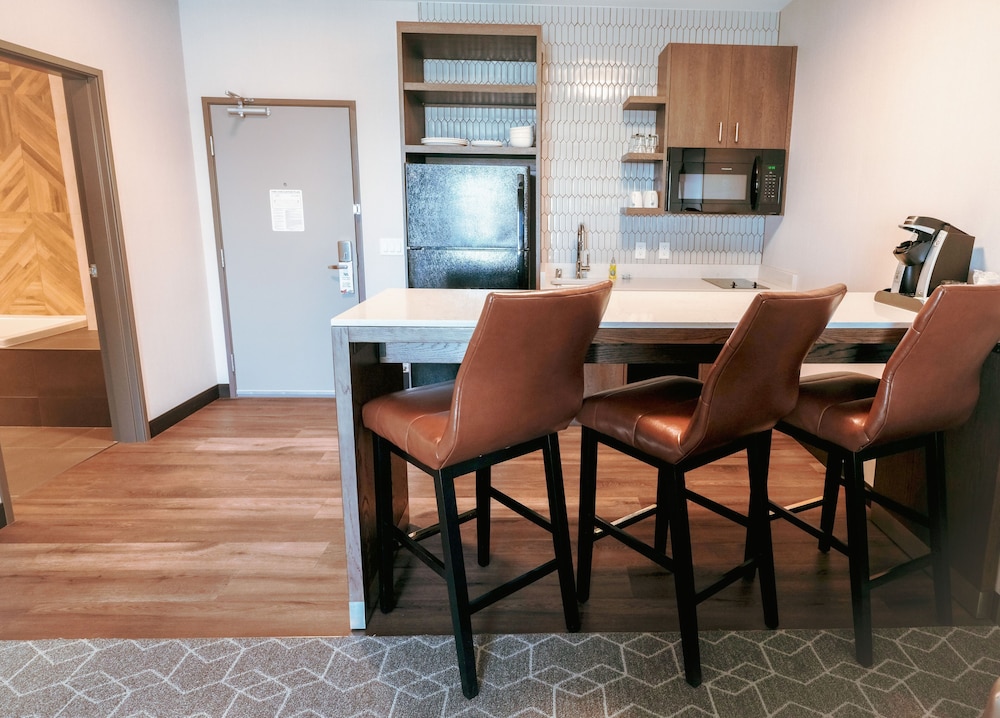 Suite, 1 King Bed, Accessible (Track View, Roll-In Shower) - Photo 6