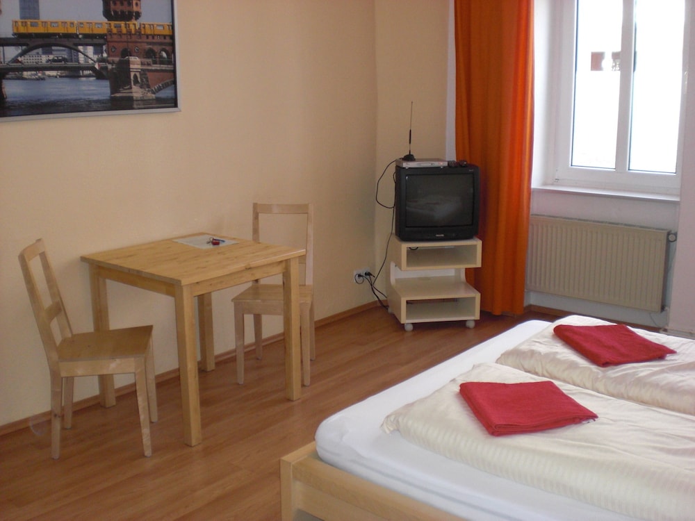 Basic Double Room, Shared Bathroom photo 1
