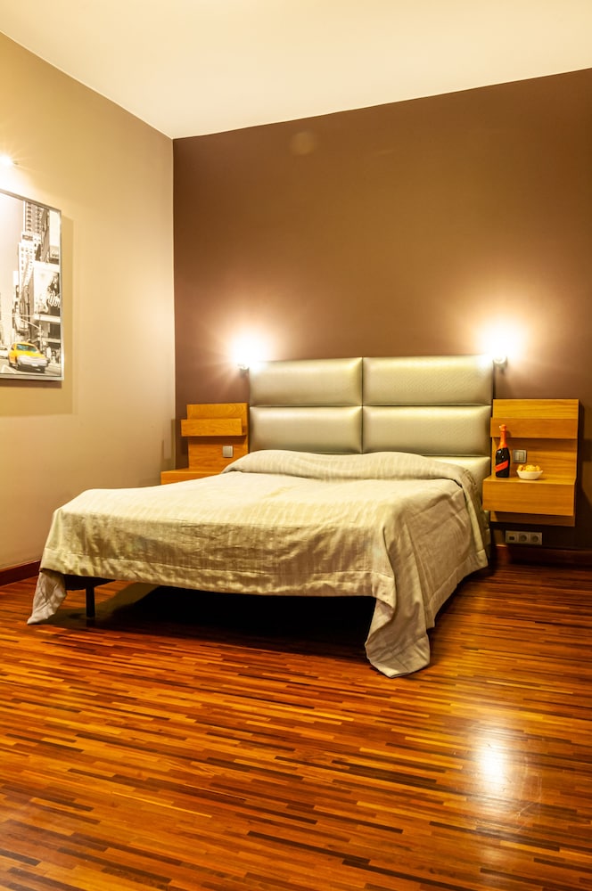 Apartment photo 2