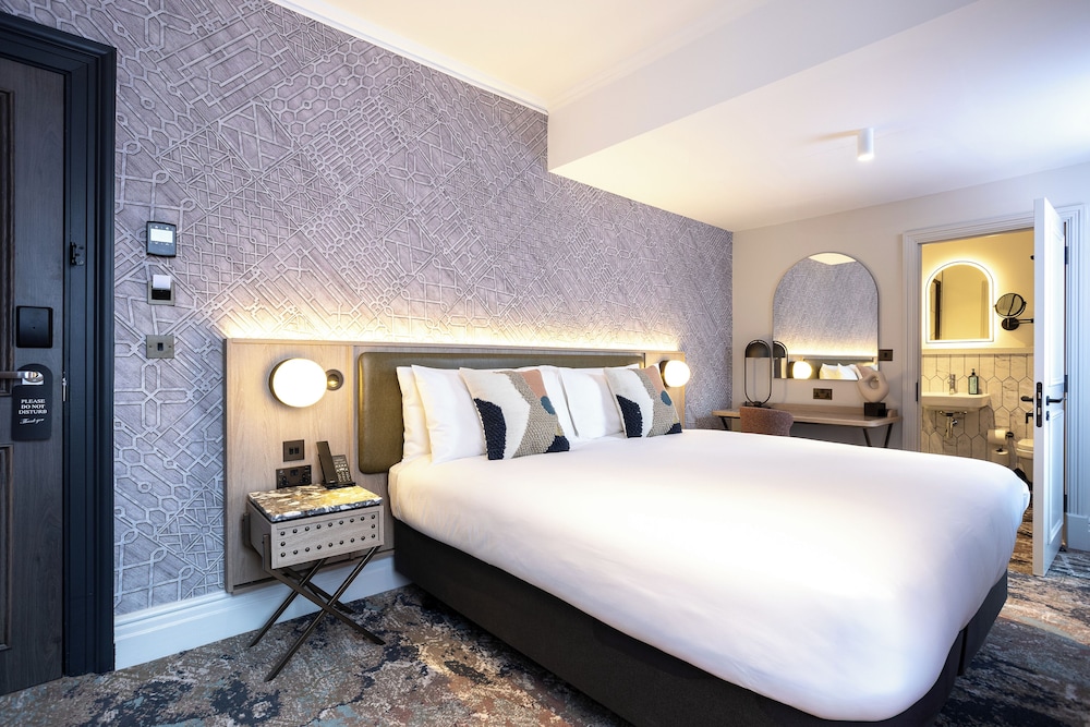 Newly Refurbished Deluxe Double Room - Photo 5