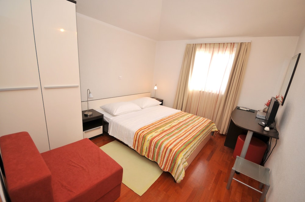 Double Room - Photo 4