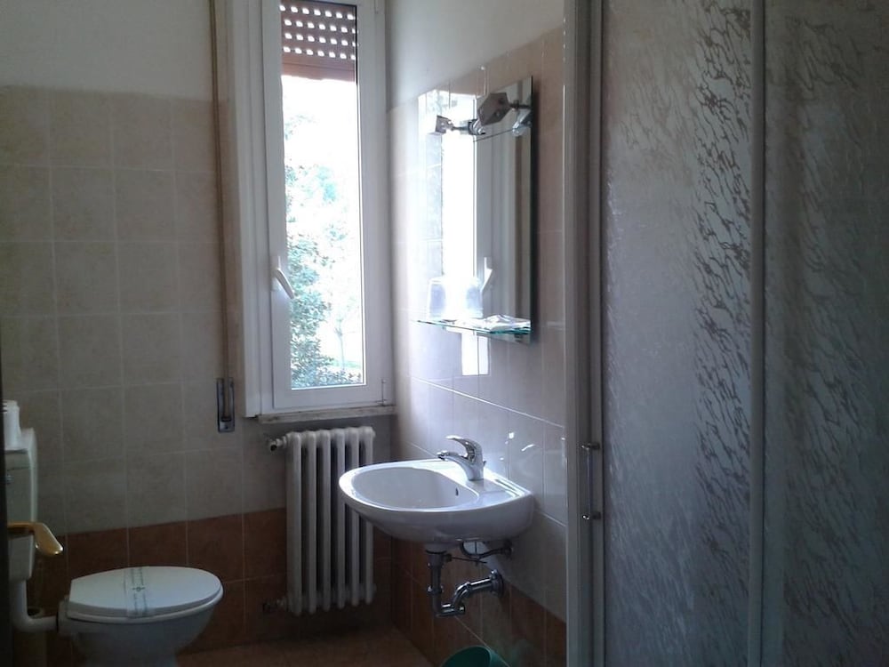 Standard Double Or Twin Room photo 3