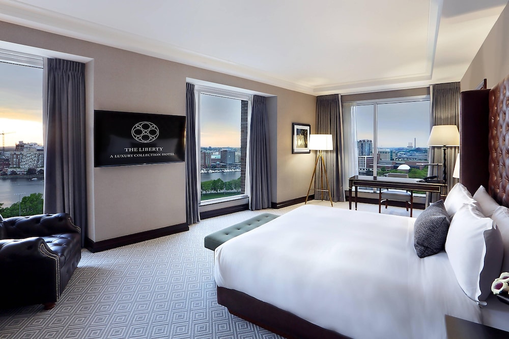 Presidential Suite, 1 Bedroom, City View (Ebersol) photo 2
