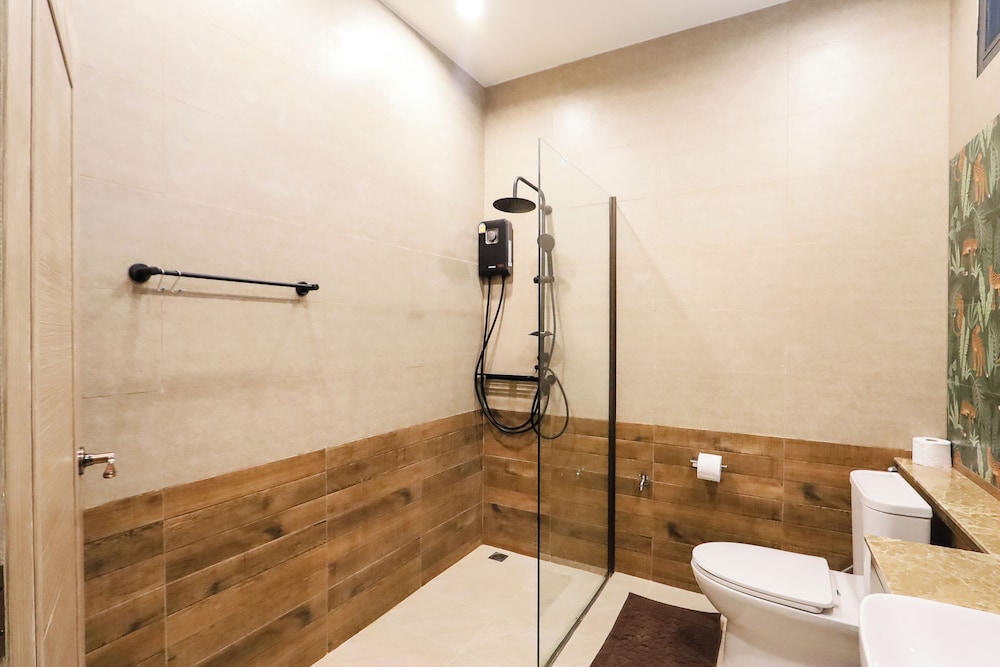Deluxe Quadruple Room - Photo 16