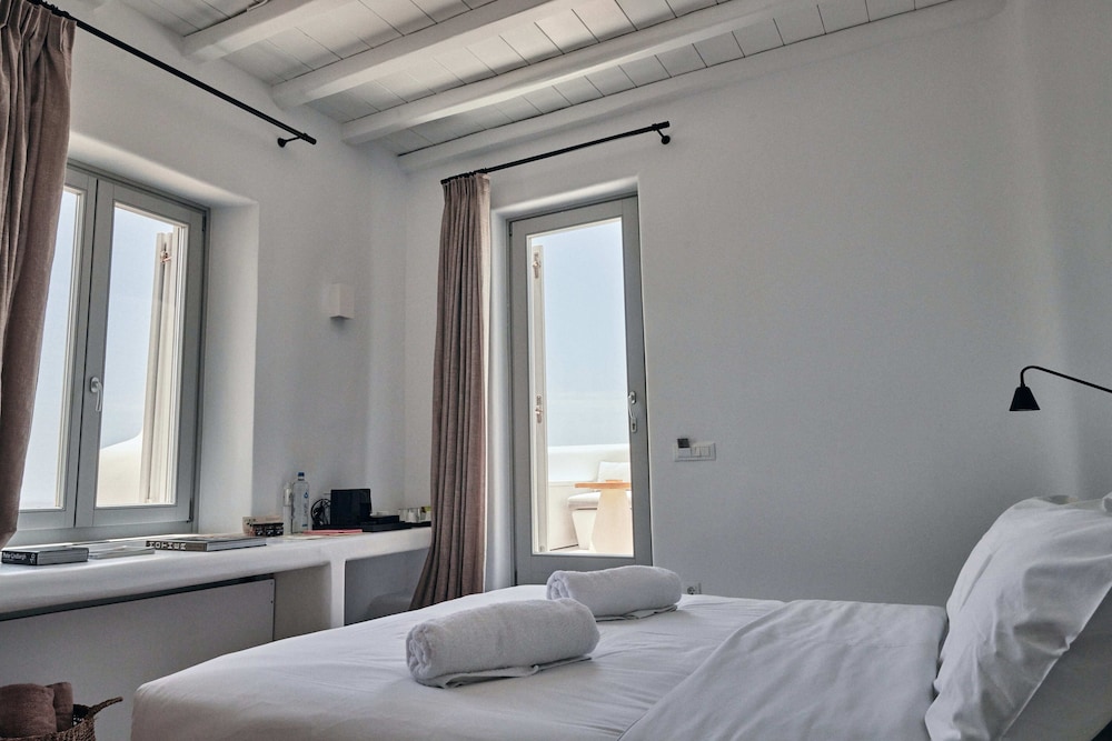 Deluxe Sea View Jacuzzi - Photo 8