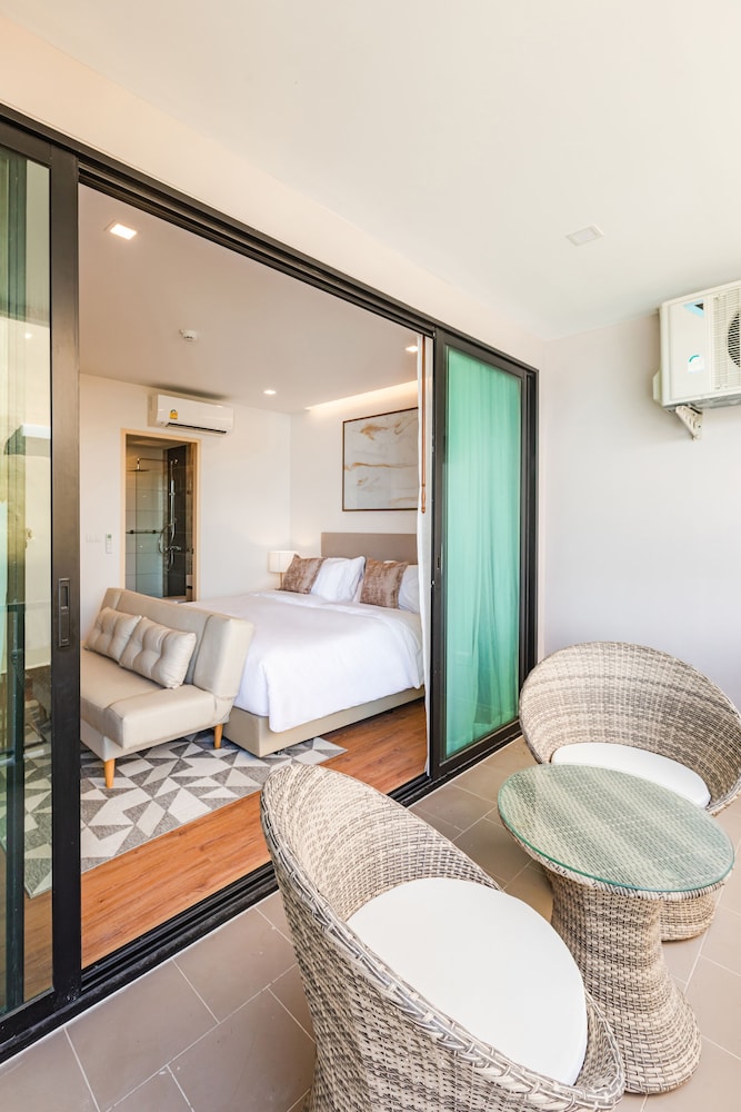 Suite, 2 Bedrooms - Photo 6