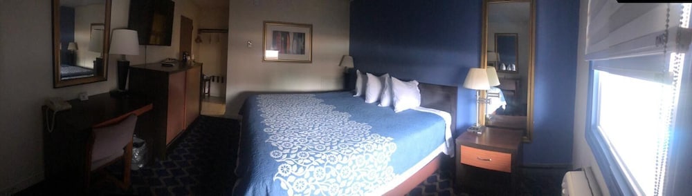 Standard Room, 1 King Bed - Photo 5