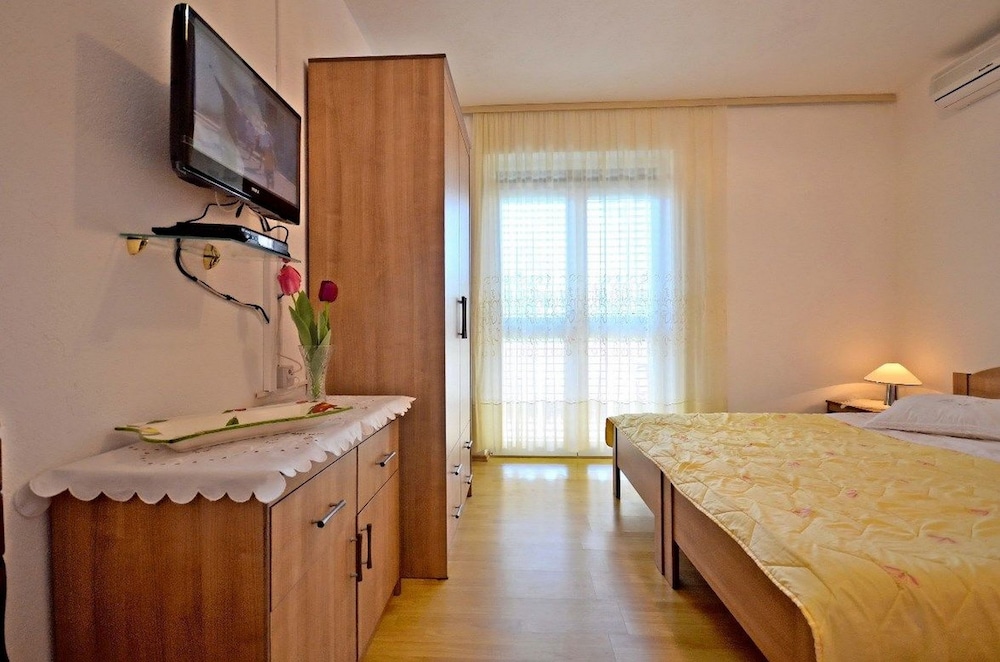 Room (S3) photo 1