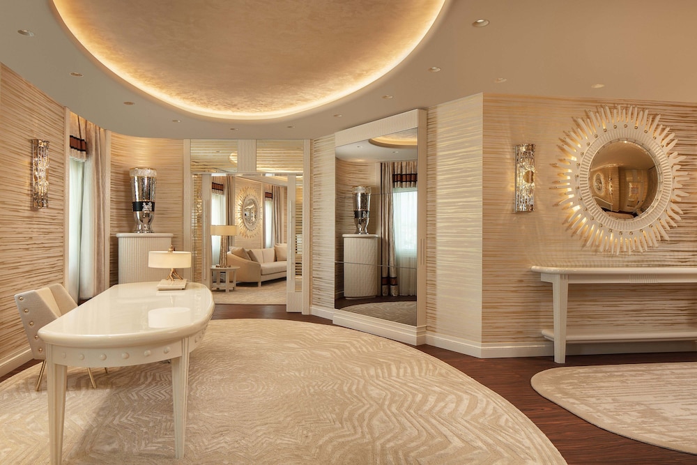 Presidential Suite, 1 King Bed, City View thumbnail 6