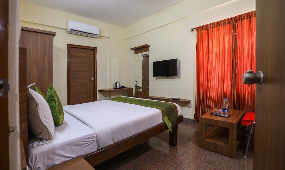 Standard Room, 1 King Bed, Non Smoking photo 1