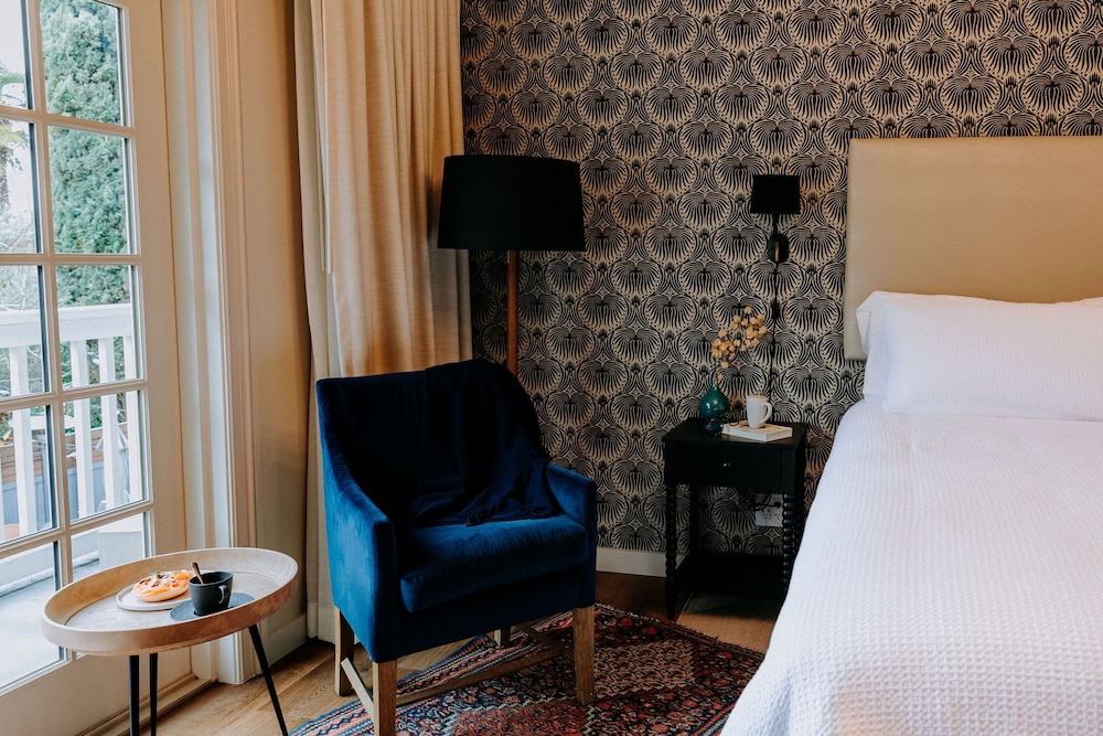 Deluxe Room, 1 King Bed (Standard Deluxe King)