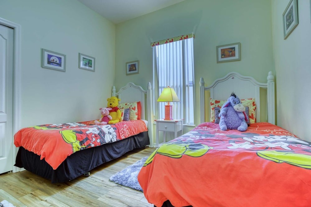 Villa (906 Tuscan Hills)