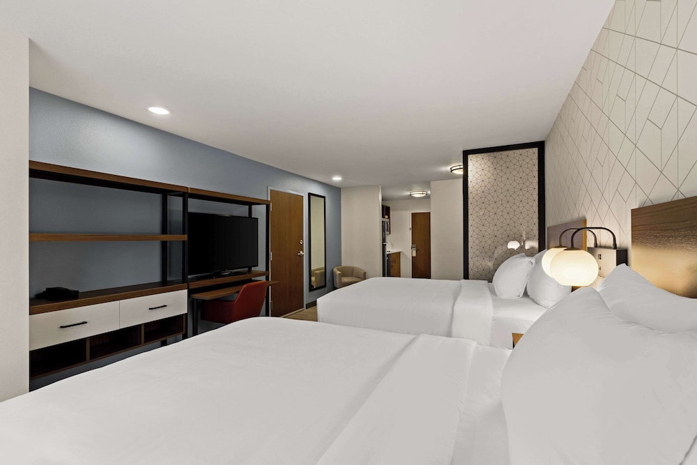 Suite, 2 Queen Beds, Accessible, Non Smoking photo 3