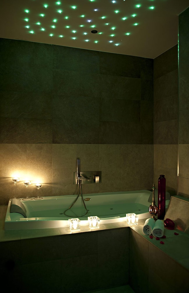 Suite, Jetted Tub - Photo 5