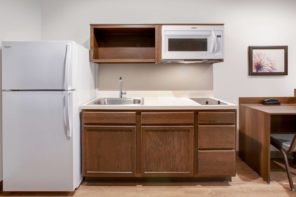 Standard Studio, 2 Queen Beds, Kitchen photo 3