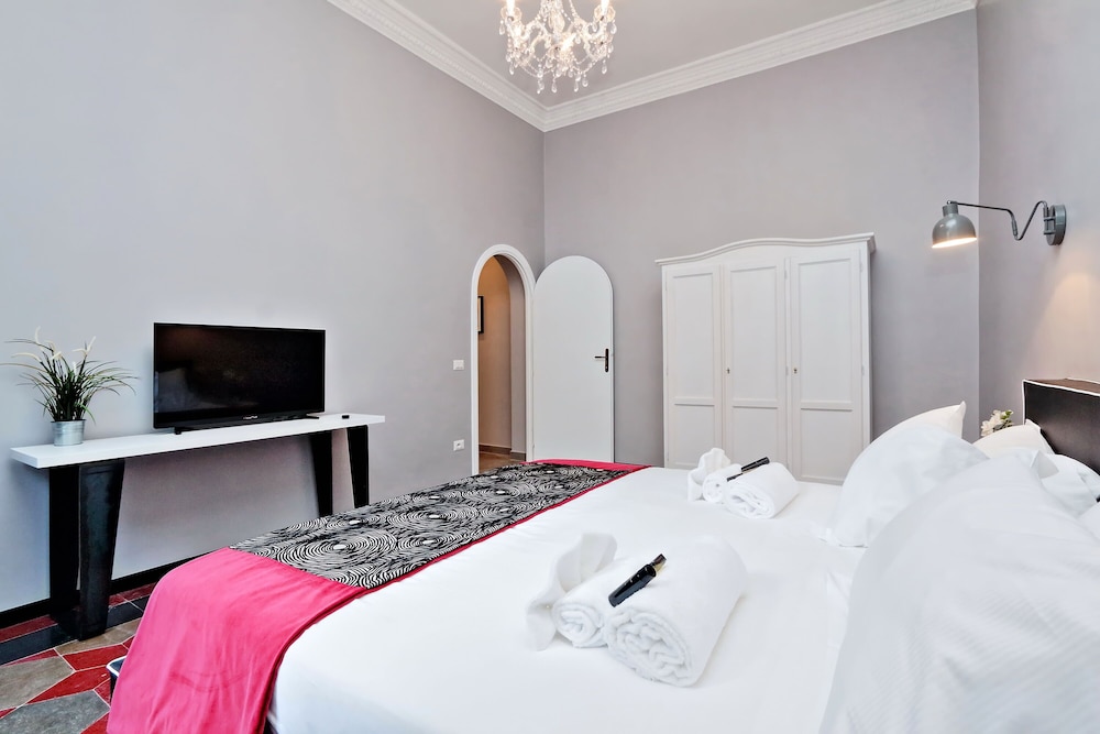 Grand Apartment, 1 Bedroom photo 2