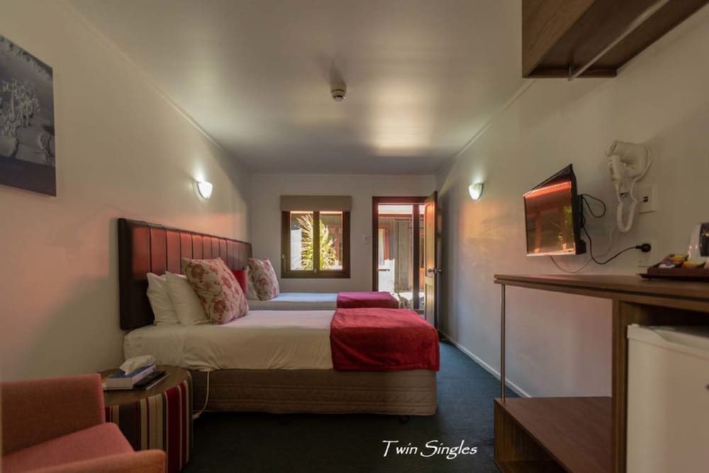 Twin Room - Photo 3
