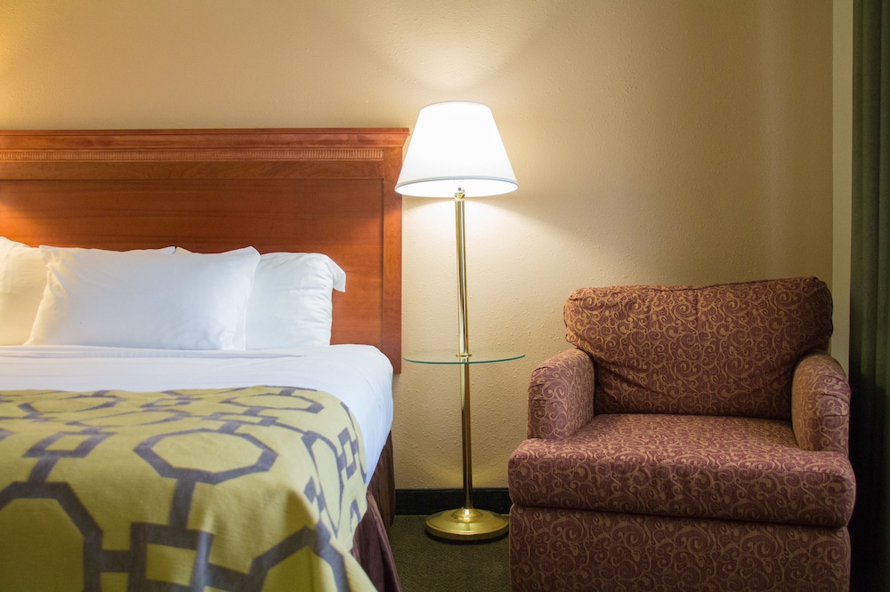 Upgraded, Suite, 1 King Bed, Non Smoking - Photo 2
