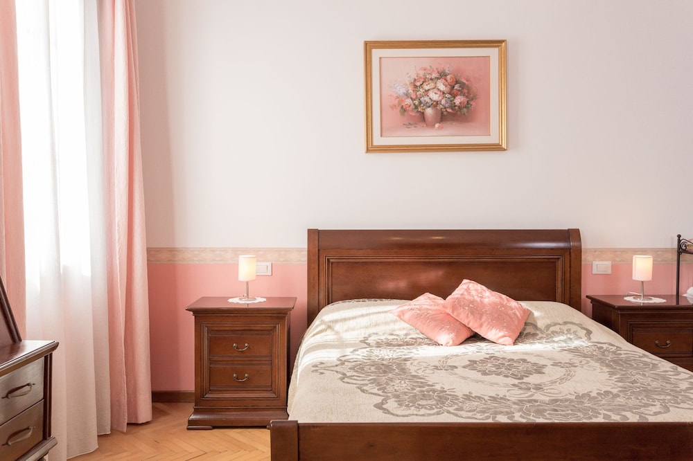 Comfort Double Room, 1 King Bed, Private Bathroom photo 3
