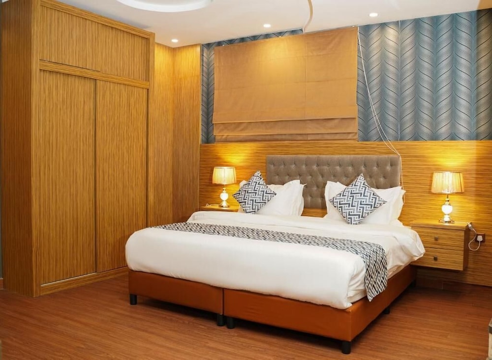 Suite - Photo 5