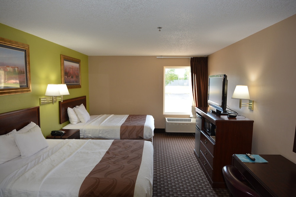 Room, 2 Queen Beds - Photo 5