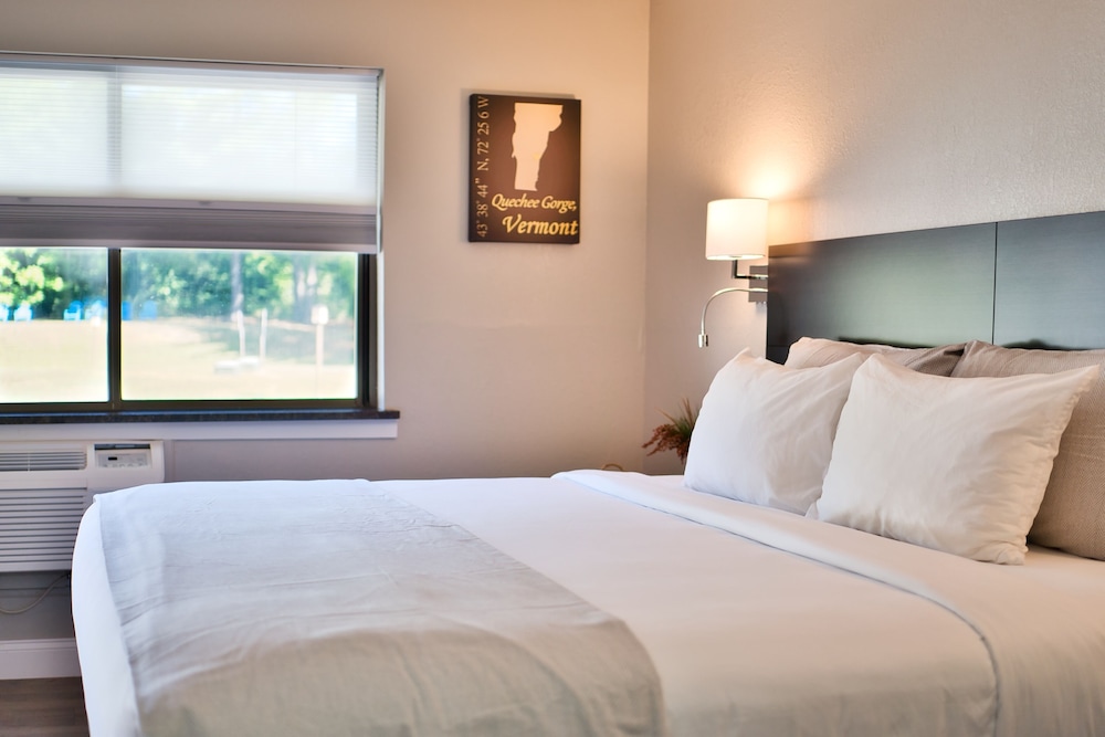 Signature Single Room, 1 King Bed - Photo 5
