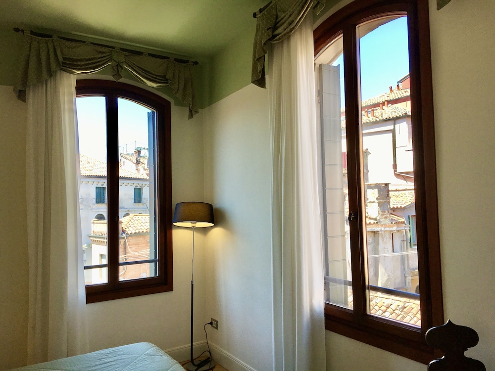 Superior Triple Room thumbnail 6