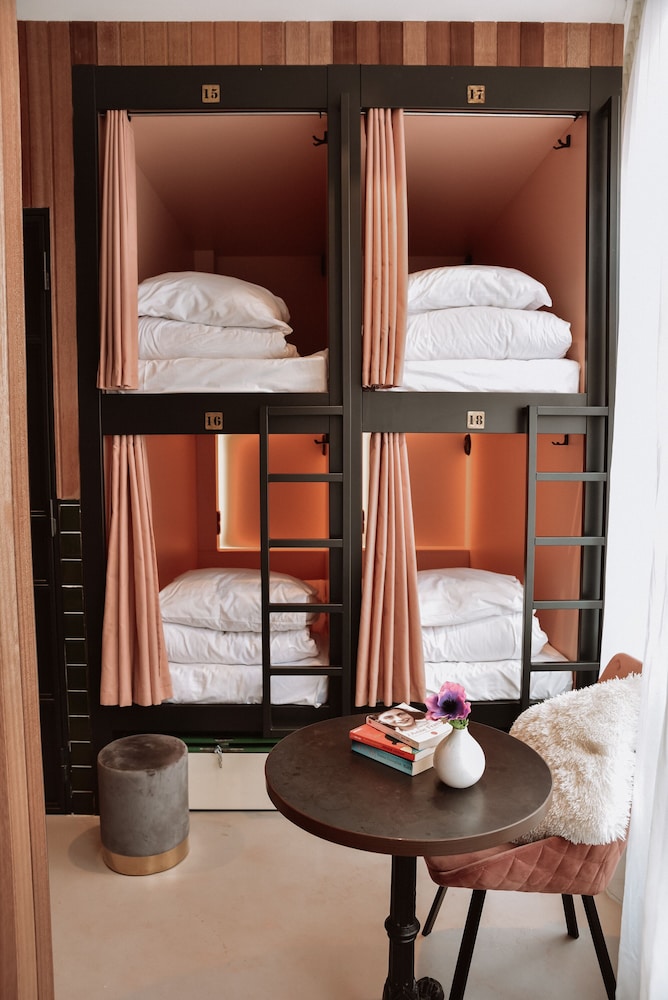 Capsule Bed in Shared Dormitory photo 1