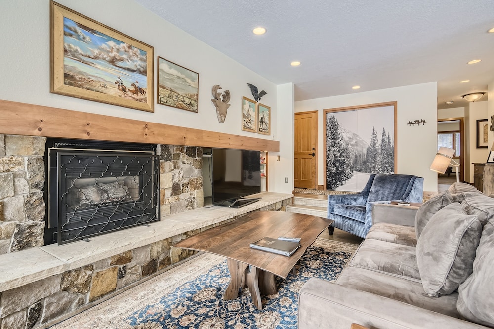 Condo, 3 Bedrooms
