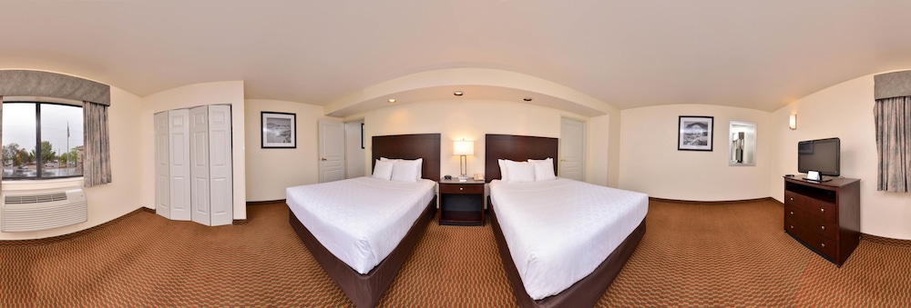 Suite, Multiple Beds, Non Smoking - Photo 2