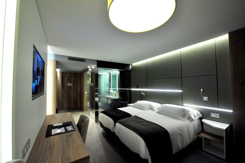 Premium Room (2 People)