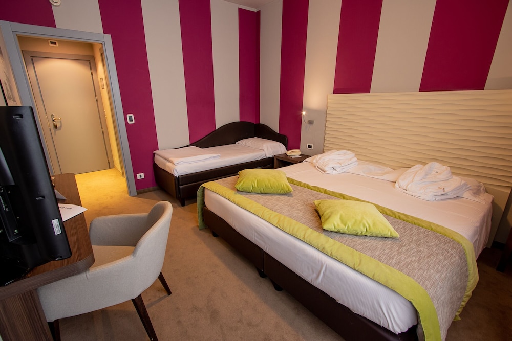 Classic Triple Room photo 2
