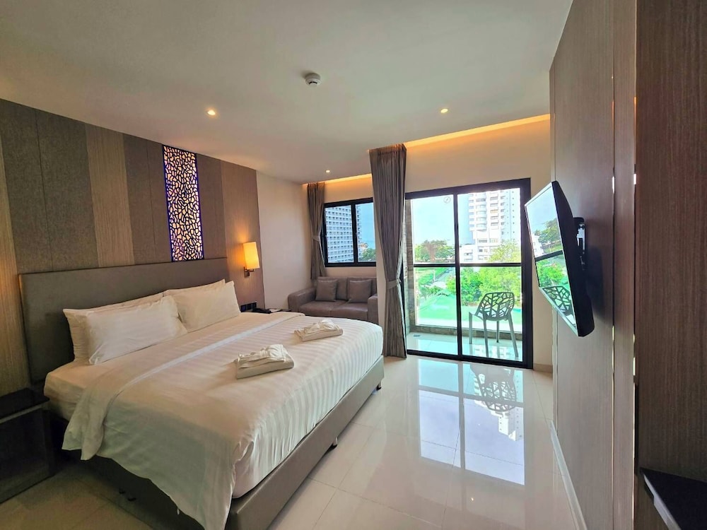 Suite Sea View with Balcony - Photo 5