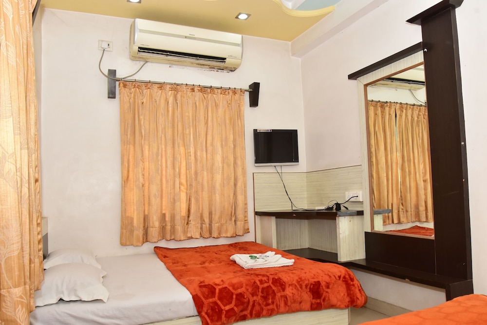 Four Bed Deluxe Non AC photo 1