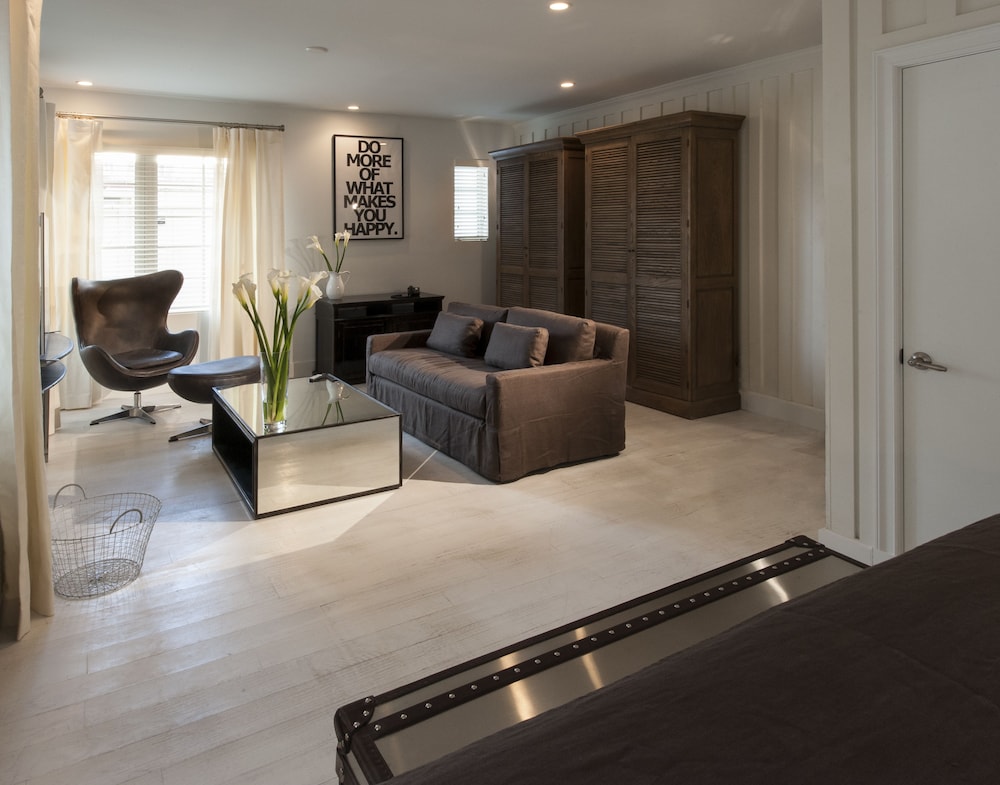 Shepley Suite - Photo 3