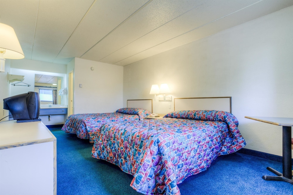 Standard Room, 2 Double Beds, Non Smoking photo 3