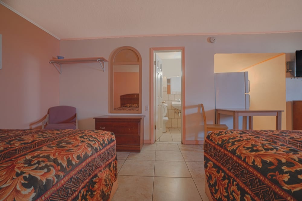 Room, Multiple Beds - Photo 4