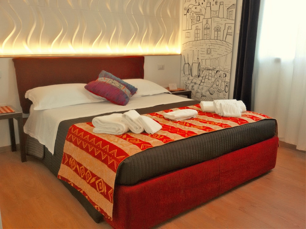 Deluxe Room, 1 Queen Bed with Sofa bed, Private Bathroom