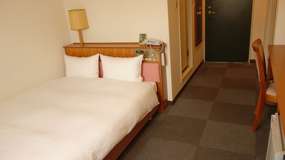 [Consecutive Stay] Small Double Room, Smoking