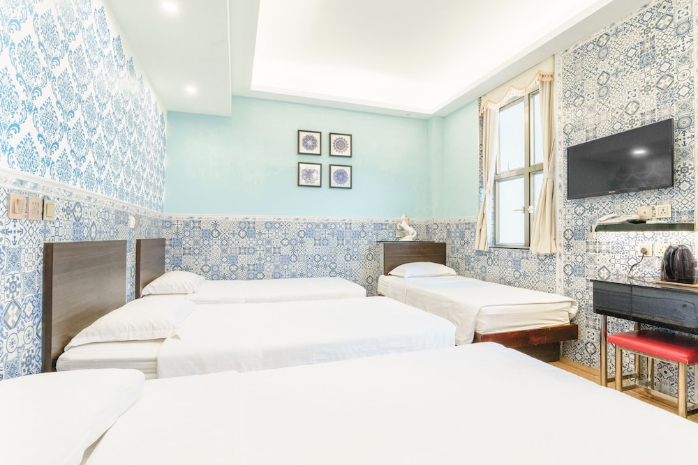 Quadruple Room (4 Single Beds) - Photo 1