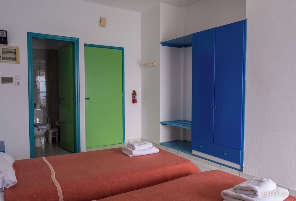 Studio, 3 Twin Beds, Balcony photo 3