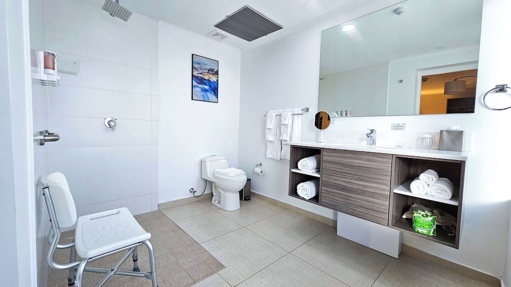 Standard Room, 1 King Bed, Pool View