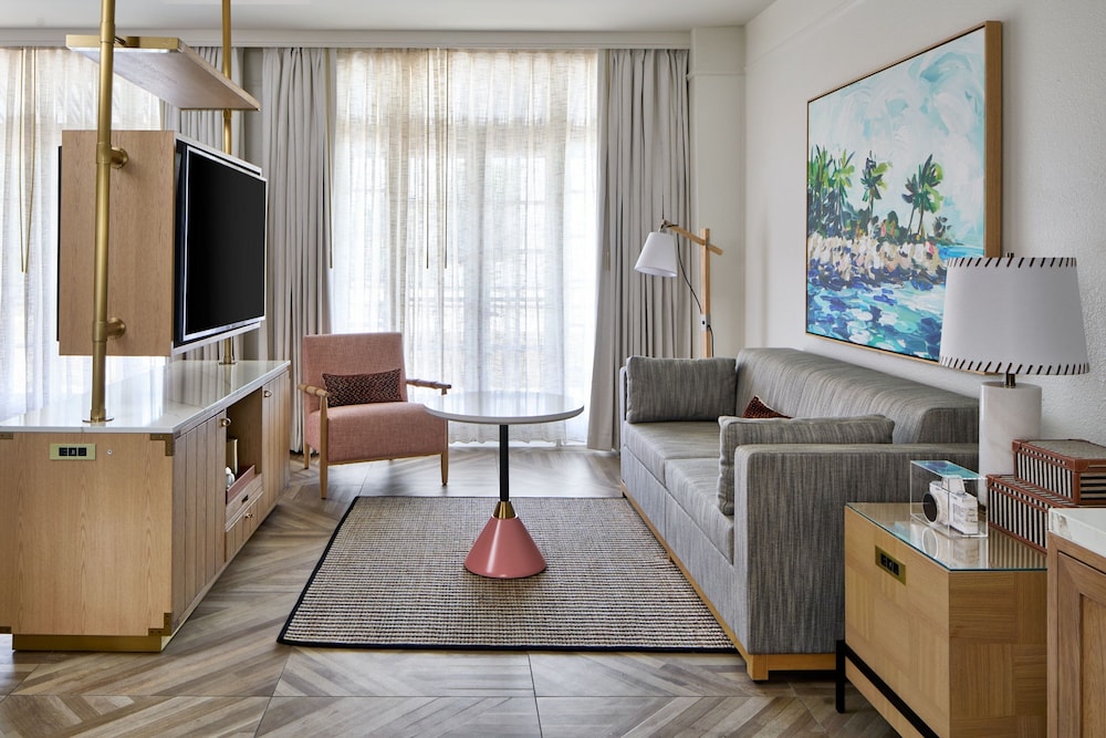 Suite, 1 Bedroom - Photo 6