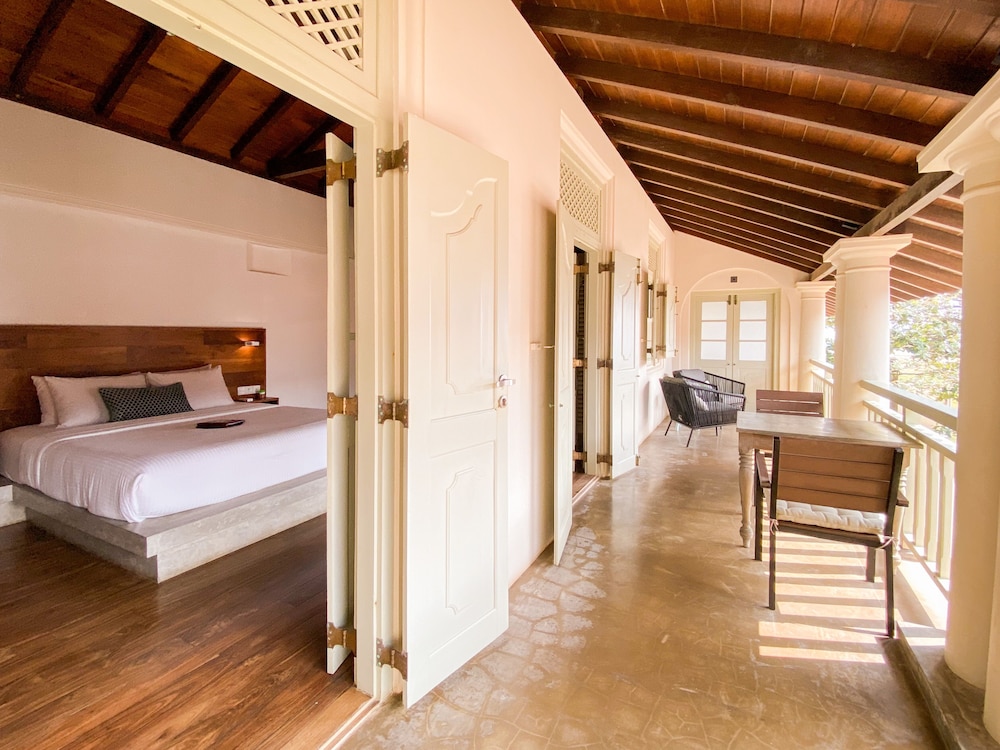 Superior Double Room, Partial Ocean View, Oceanfront photo 2