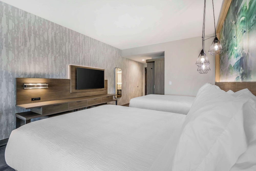 Standard Room, 2 Queen Beds, Non Smoking, Bathtub (with Sofabed) - Photo 4