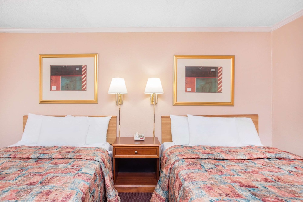 Room, 2 Double Beds, Non Smoking - Photo 1
