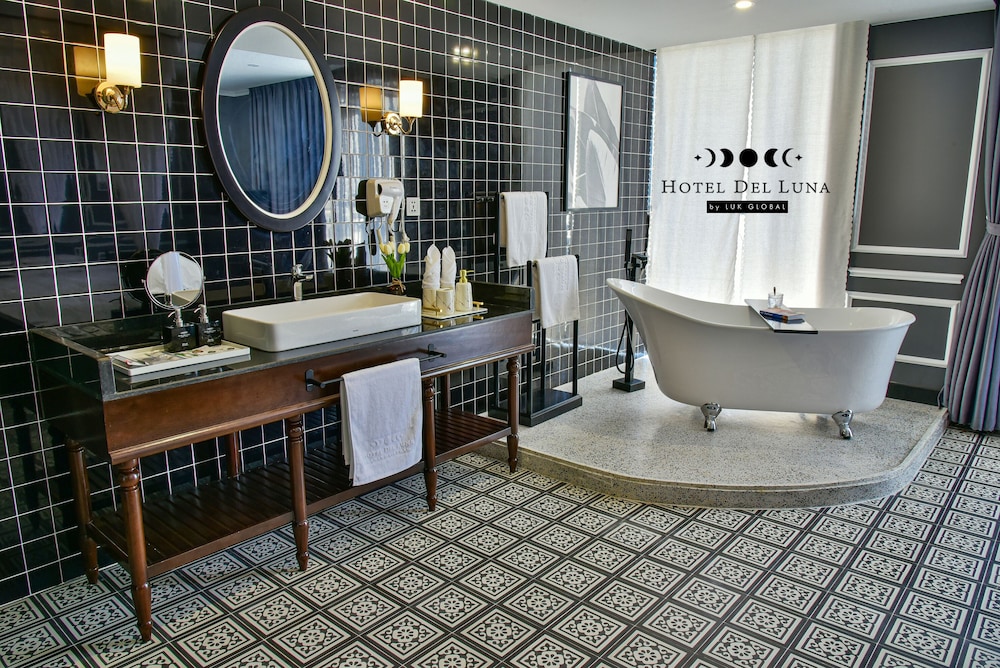 Junior Suite with Balcony - Photo 7