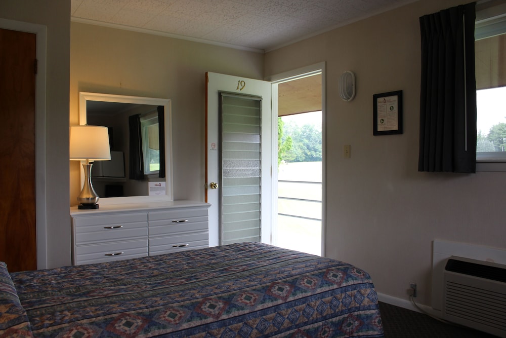 Edmonton, 2 Twin Beds photo 2