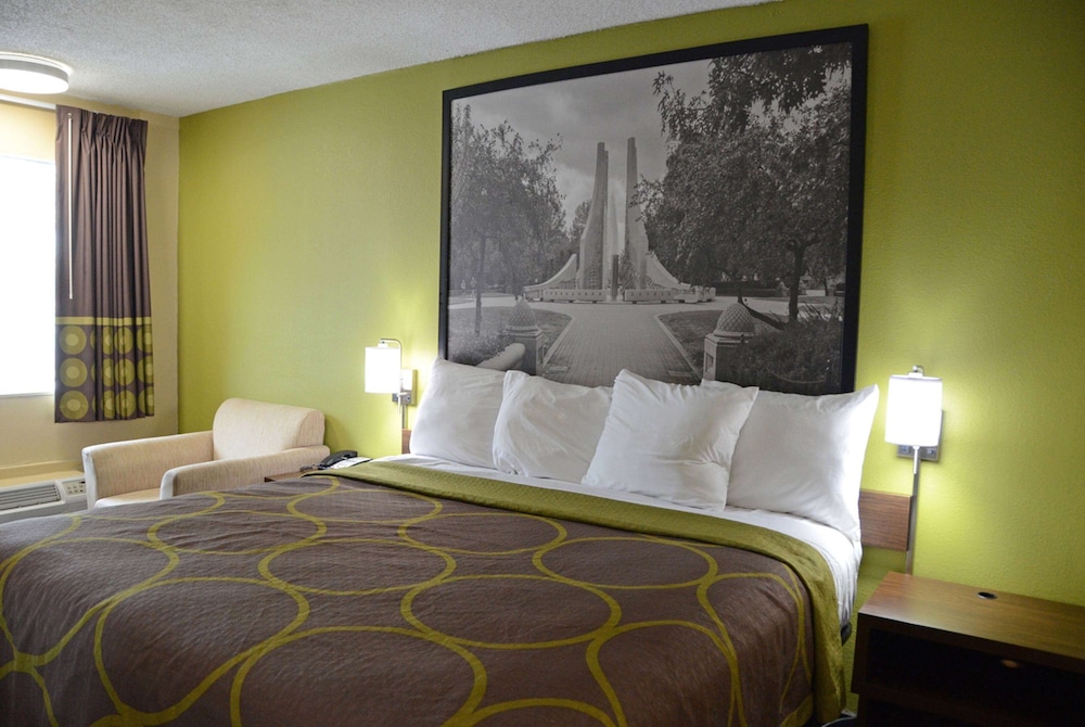 Standard Room, 1 King Bed photo 3