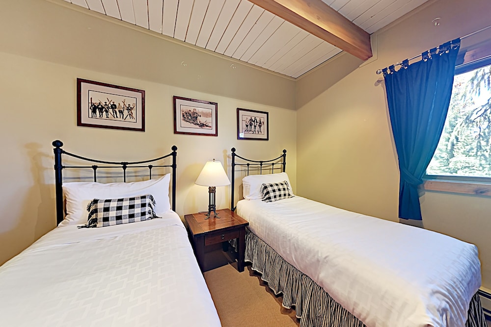 Deluxe Two Bedroom ~ D2D photo 3